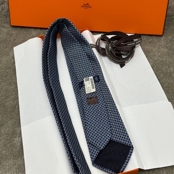 Hermes Men’s Necktie - Picture 3 of 5